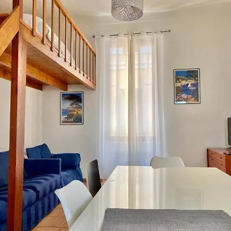 Lumineux Avec Mezzanine Apartmán *