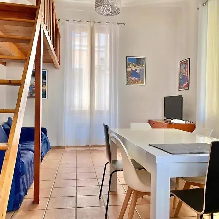 Lumineux Avec Mezzanine Apartmán